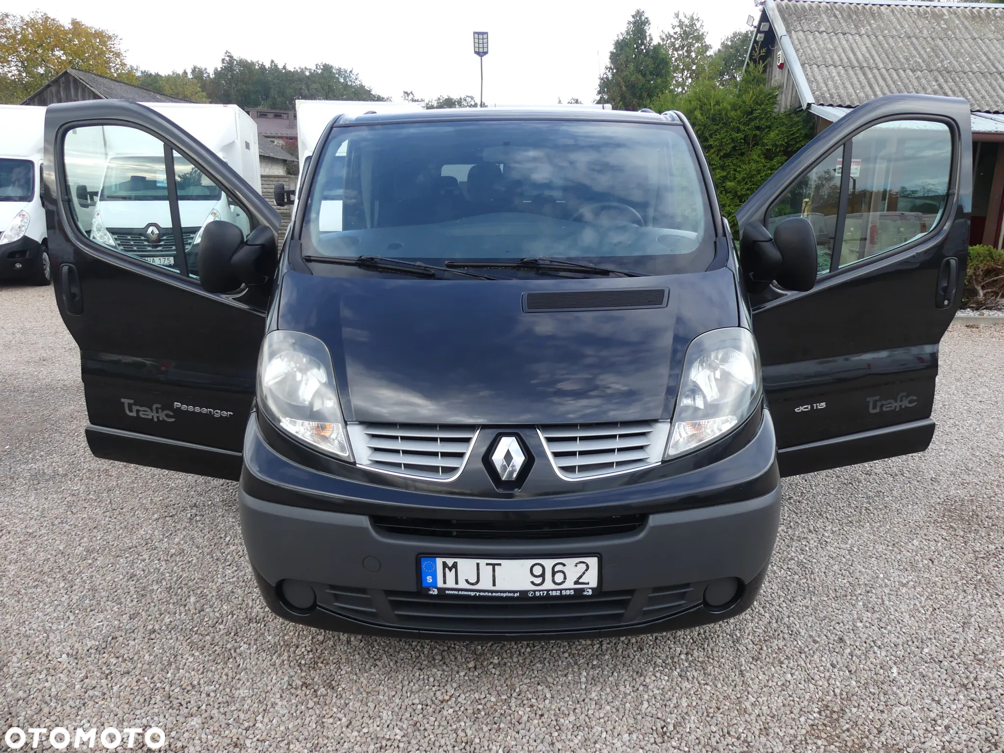 Renault Trafic 2.0 dCi 115 FAP Grand Passenger Black Edition - 28
