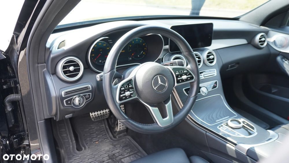Mercedes-Benz Klasa C 300 9G-TRONIC AMG Line - 16