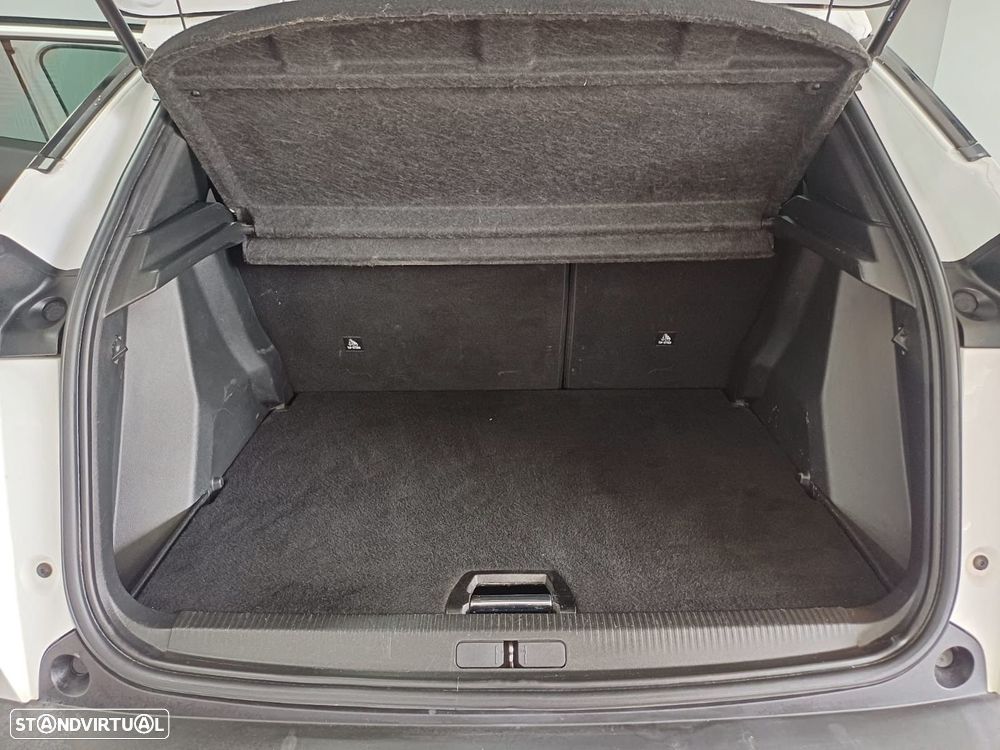 Peugeot 2008 1.2 PureTech Allure EAT8 - 22
