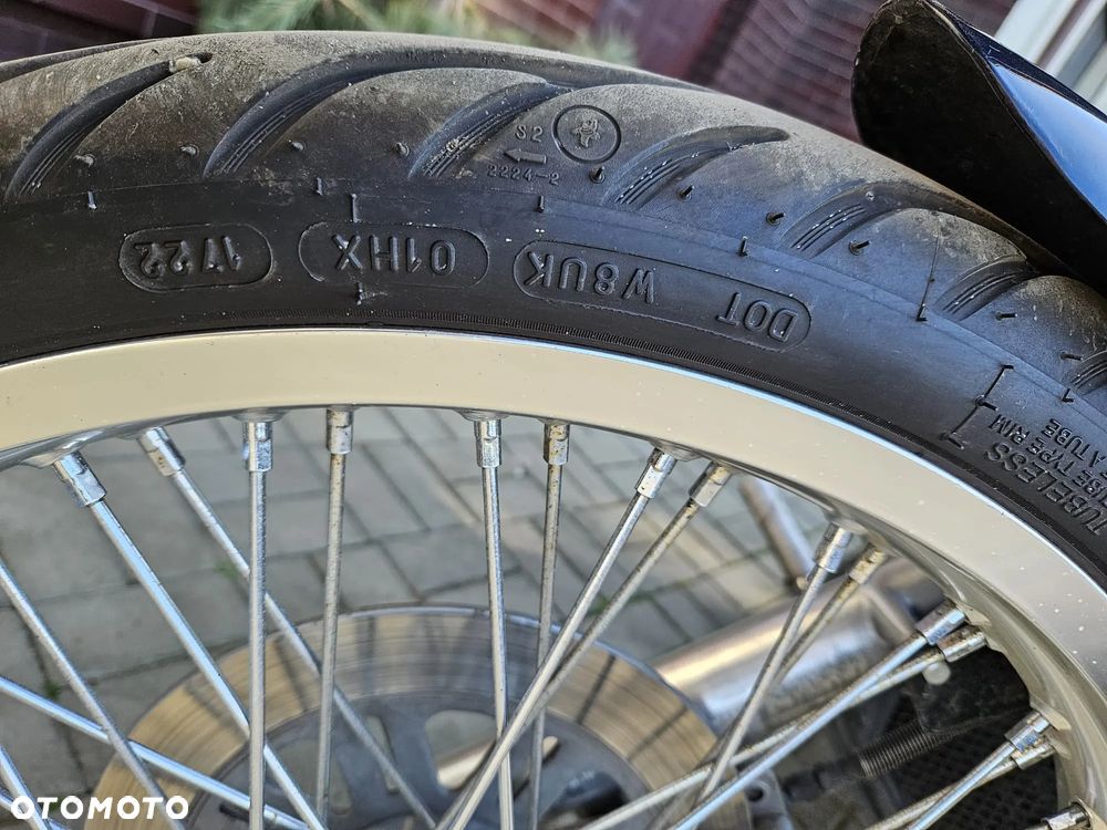Suzuki Intruder - 10