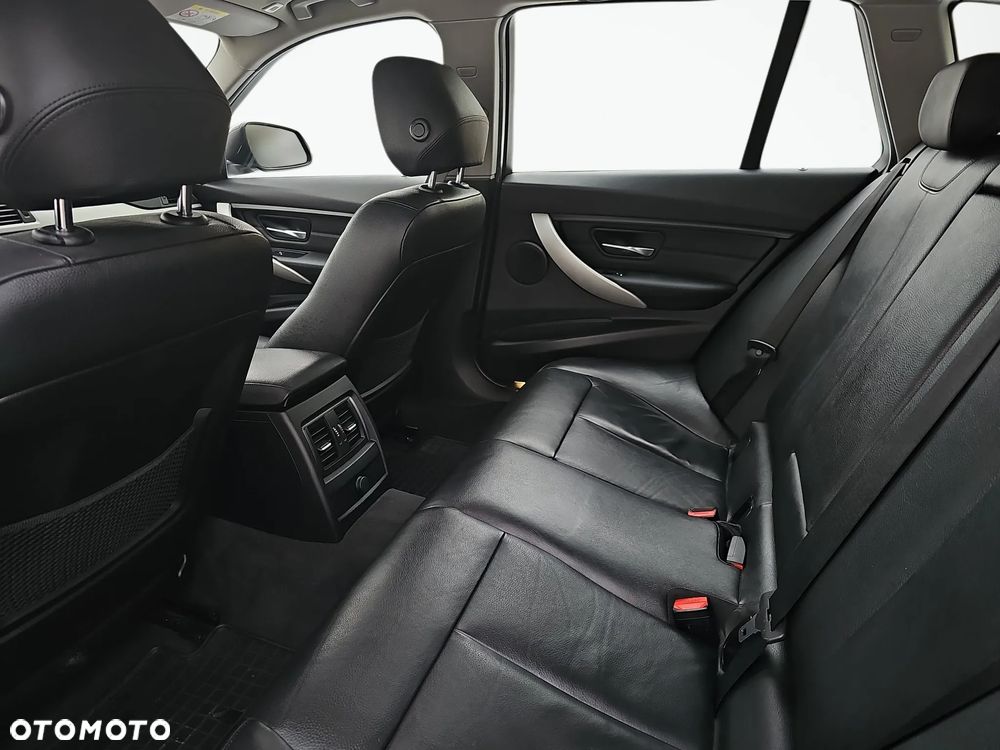 BMW Seria 3 320d Efficient Dynamics - 13