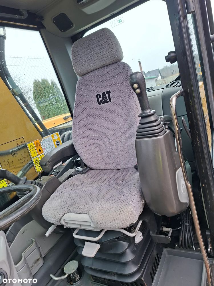 Caterpillar CAT M 322 D - 35