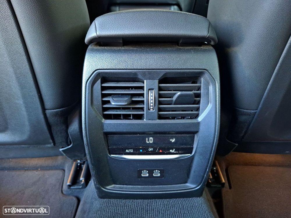 BMW 320 d Touring Pack Desportivo M Auto - 11