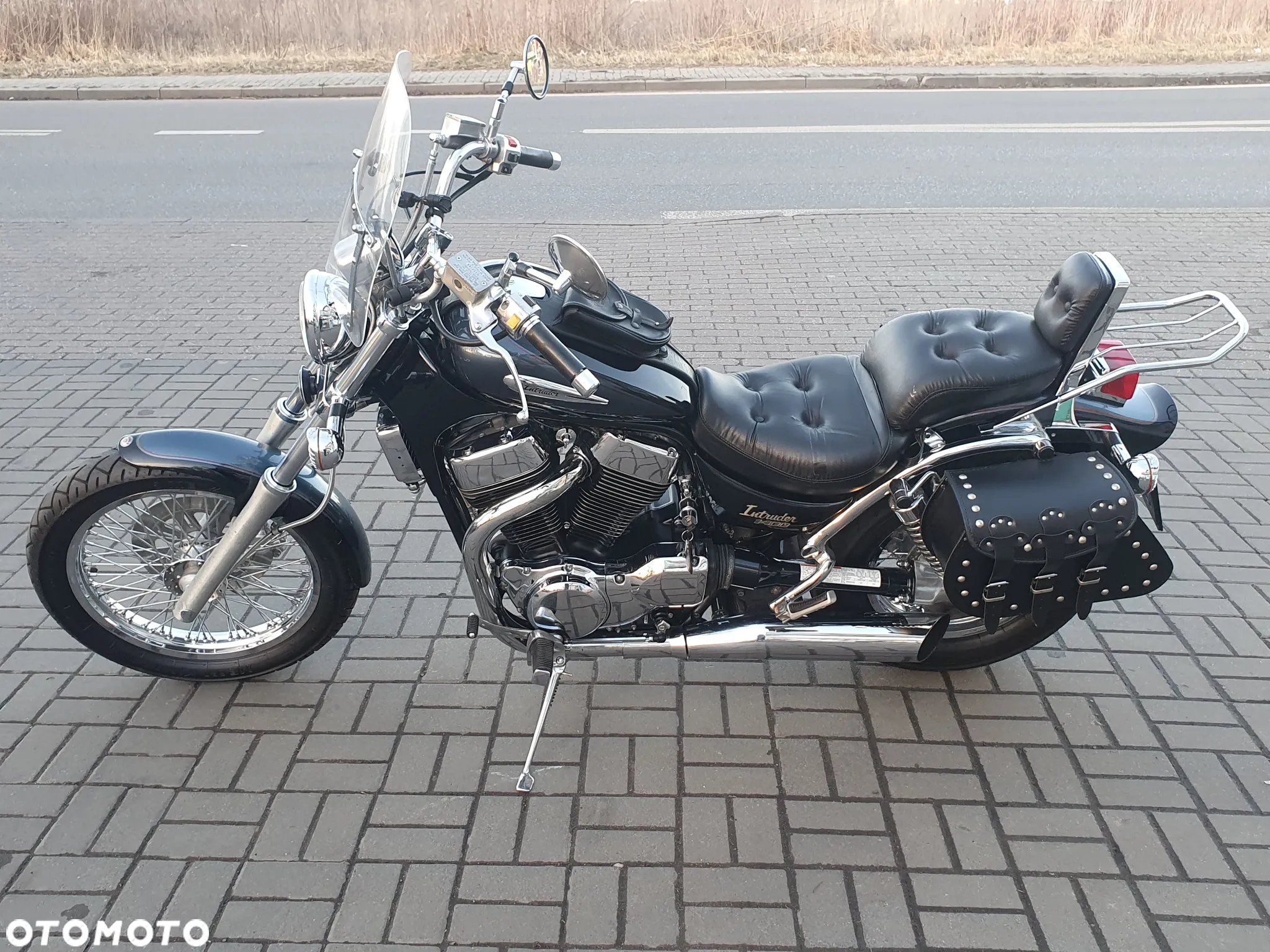 Suzuki Intruder - 25