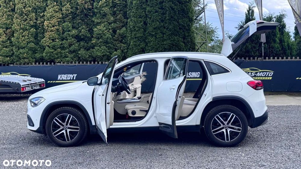Mercedes-Benz GLA - 16