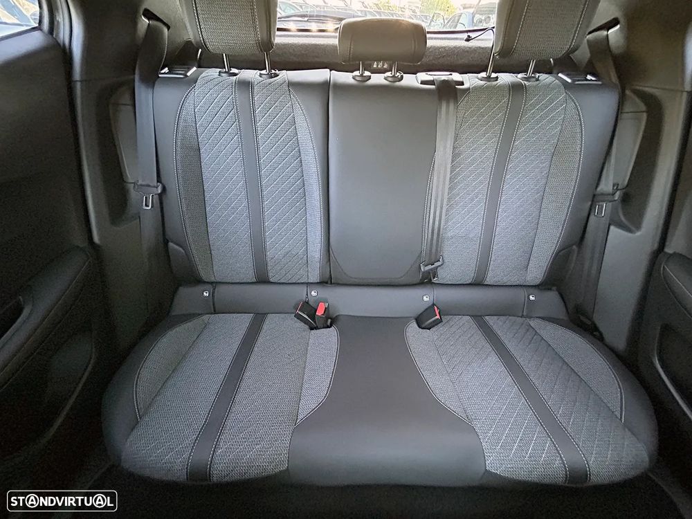 Peugeot e-2008 50 kWh Allure Pack - 29