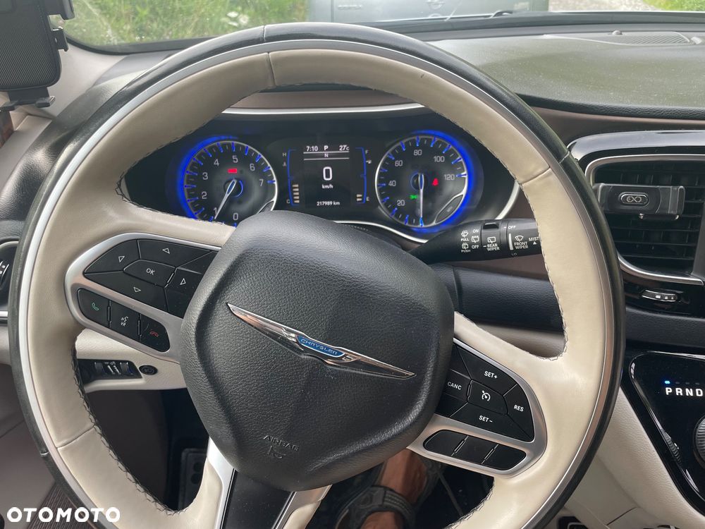 Chrysler Pacifica - 22