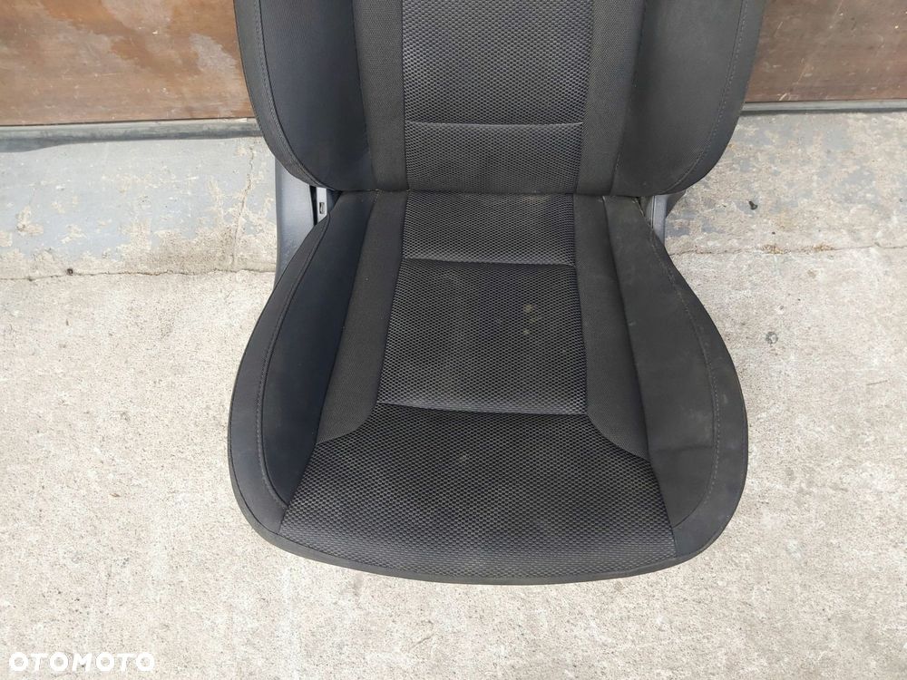 HYUNDAI i40 Fotel prawy przód pasażera EU materiał - 2