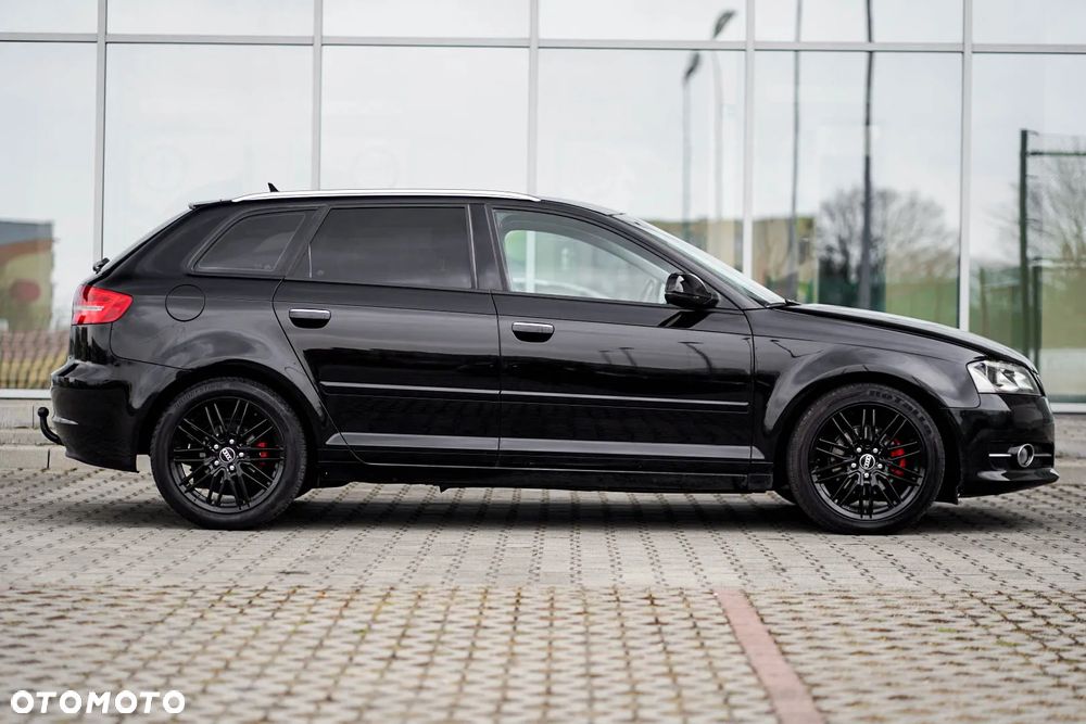 Audi A3 Sportback 1.6 TDI S line Sportpaket - 3