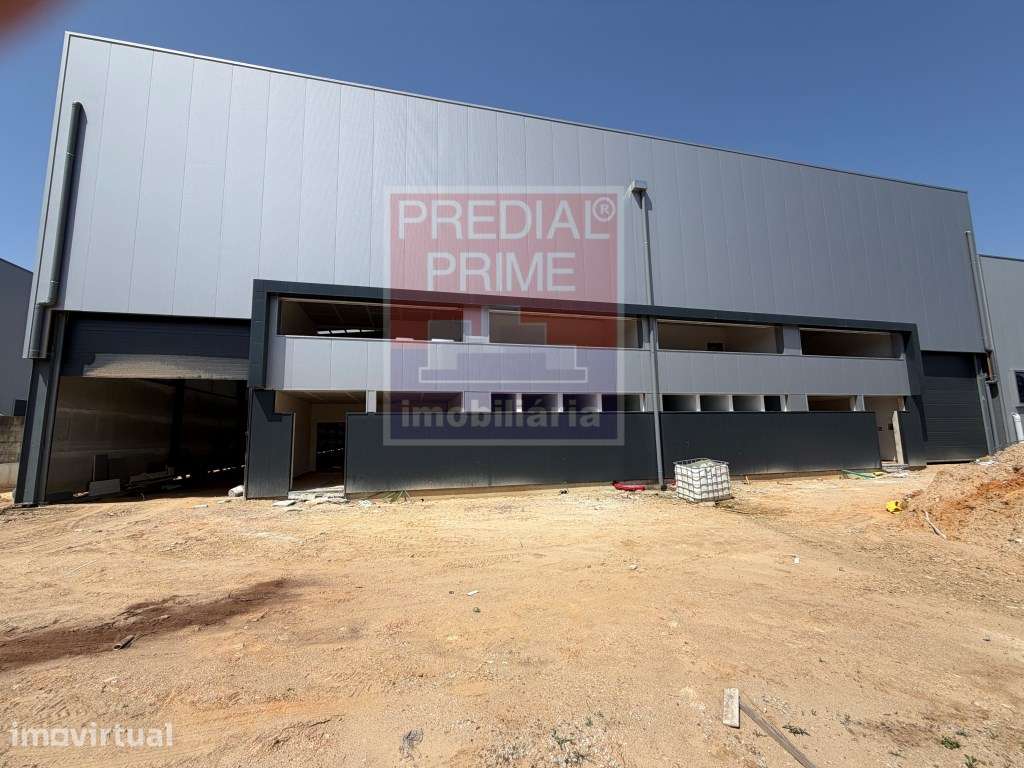 PAVILHÃO INDUSTRIAL NA ZONA INDUSTRIAL DO PERM EM SANTA MARIA DA FEIRA - Grande imagem: 2/11