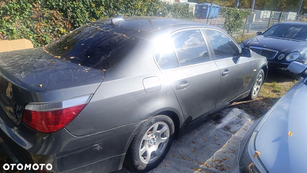 BMW Seria 5 2004 photo 2