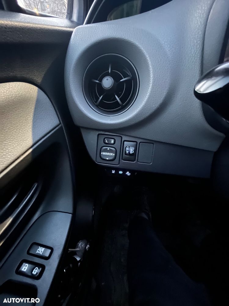 Toyota Yaris 1.5 VVT-i HSD Terra - 13