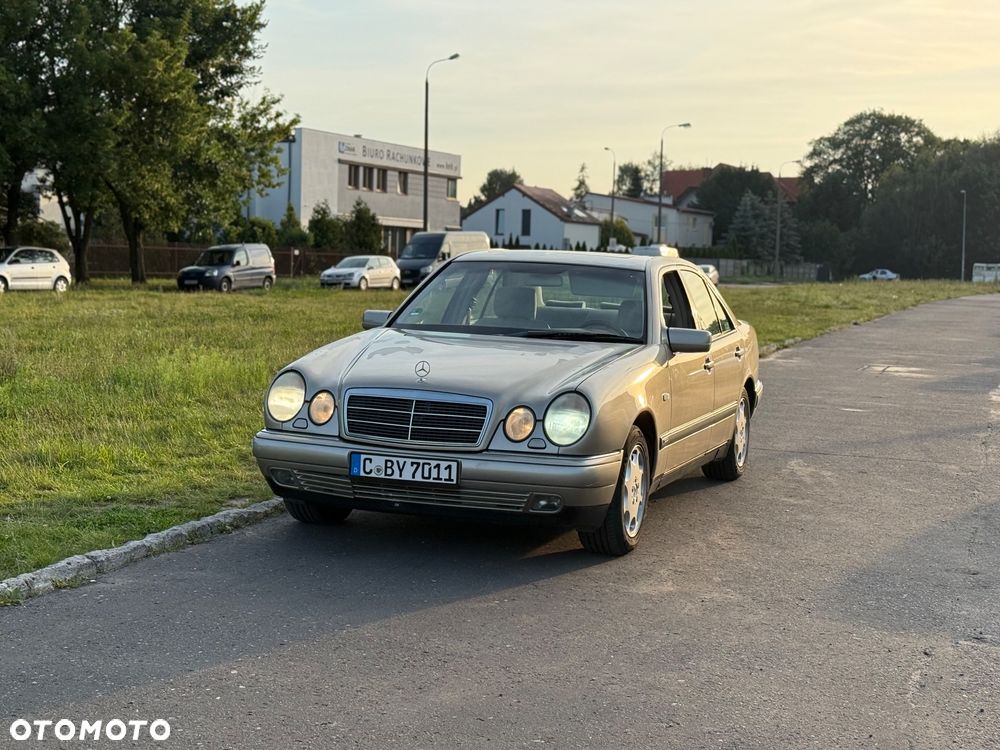 Mercedes-Benz Klasa E 280 4-Matic Elegance - 1