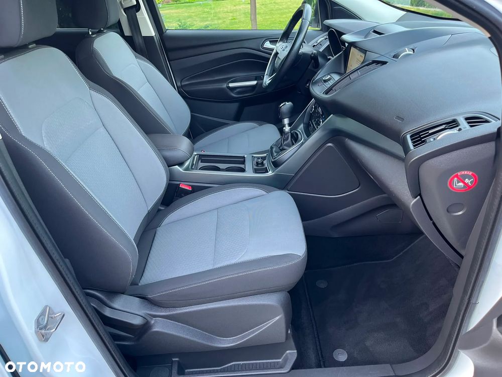 Ford Kuga 1.5 TDCi 2x4 Business Edition - 32