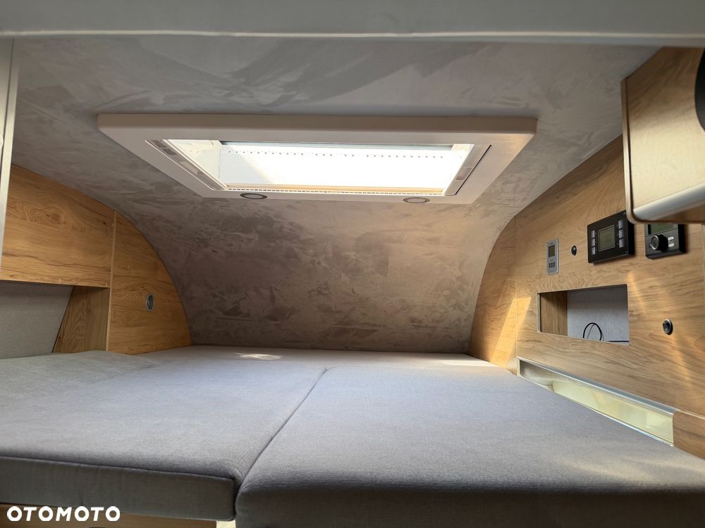 Globe-Traveller Voyager X - 14