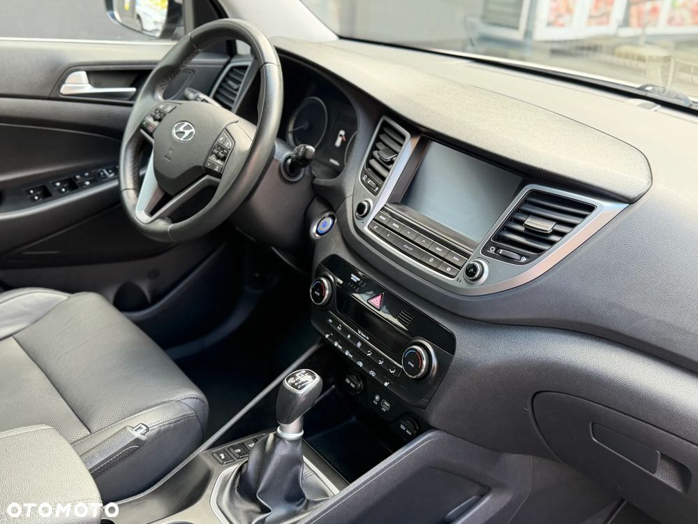 Hyundai Tucson 1.7 CRDI BlueDrive TourdePologne 2WD - 33