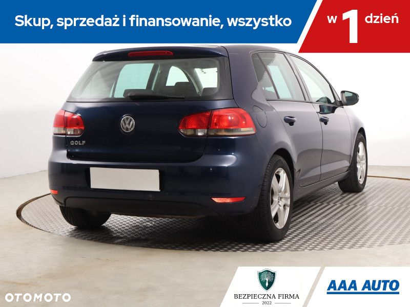 Volkswagen Golf - 6