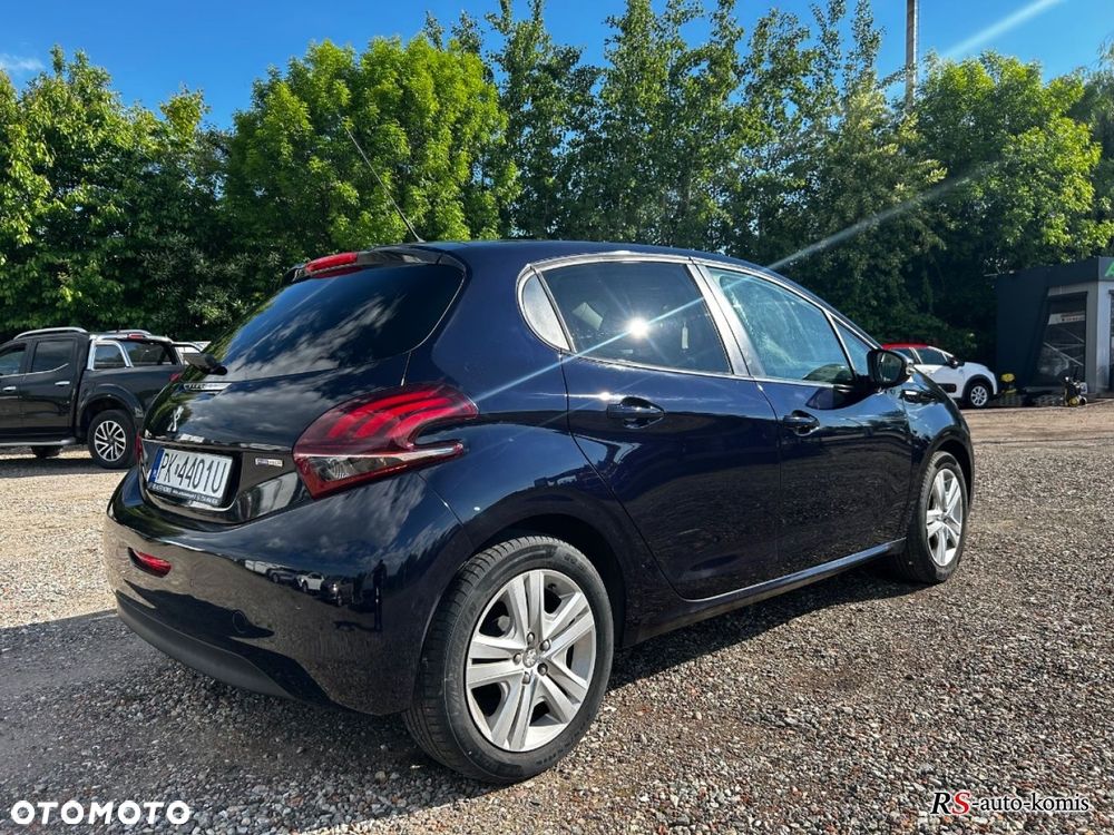 Peugeot 208 - 8