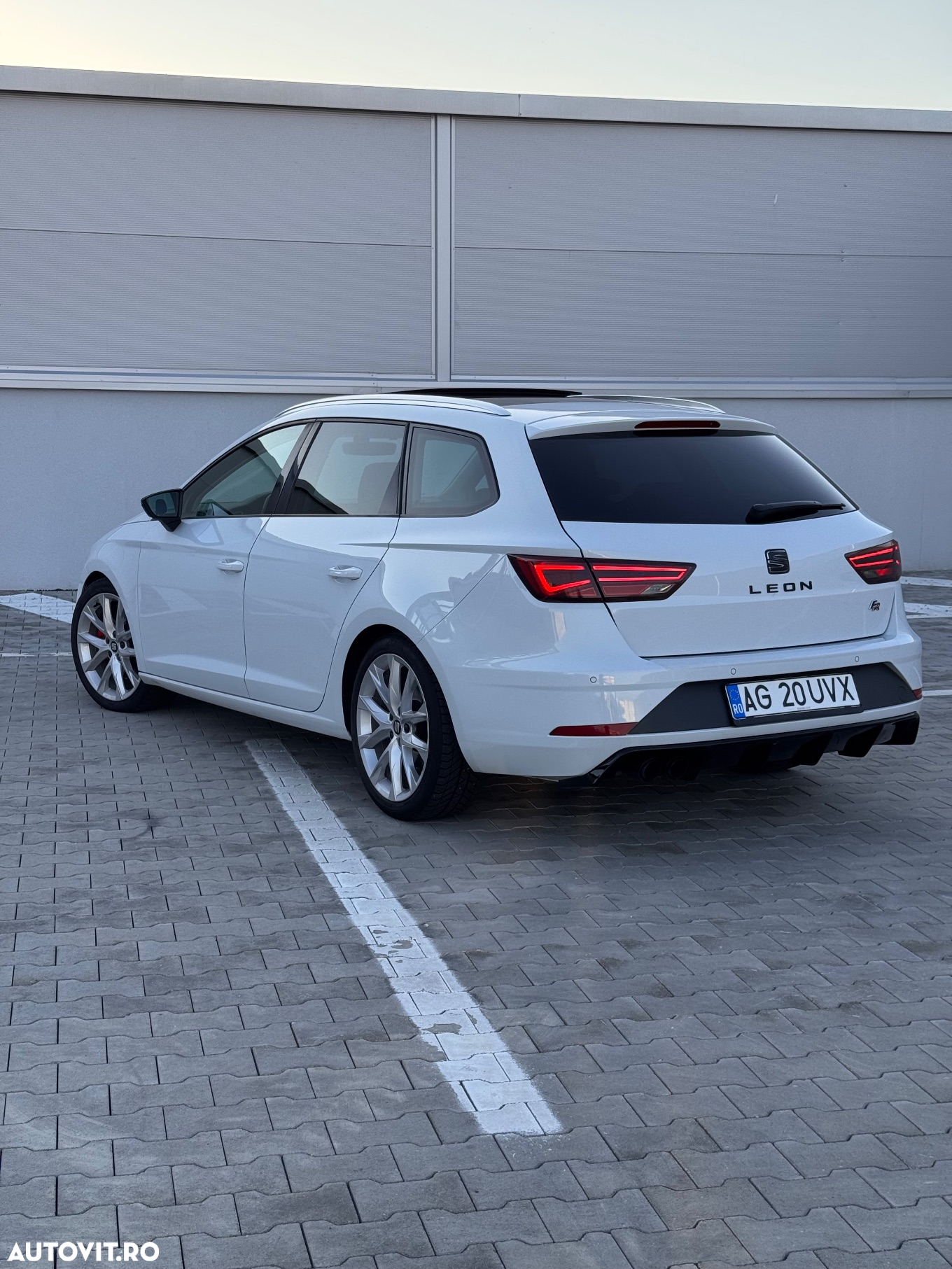 Seat Leon ST 2.0 TDI DPF DSG FR - 3