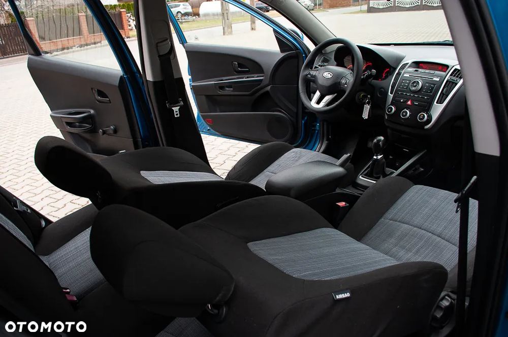 Kia Ceed 1.4 CVVT Dream-Team Edition - 23