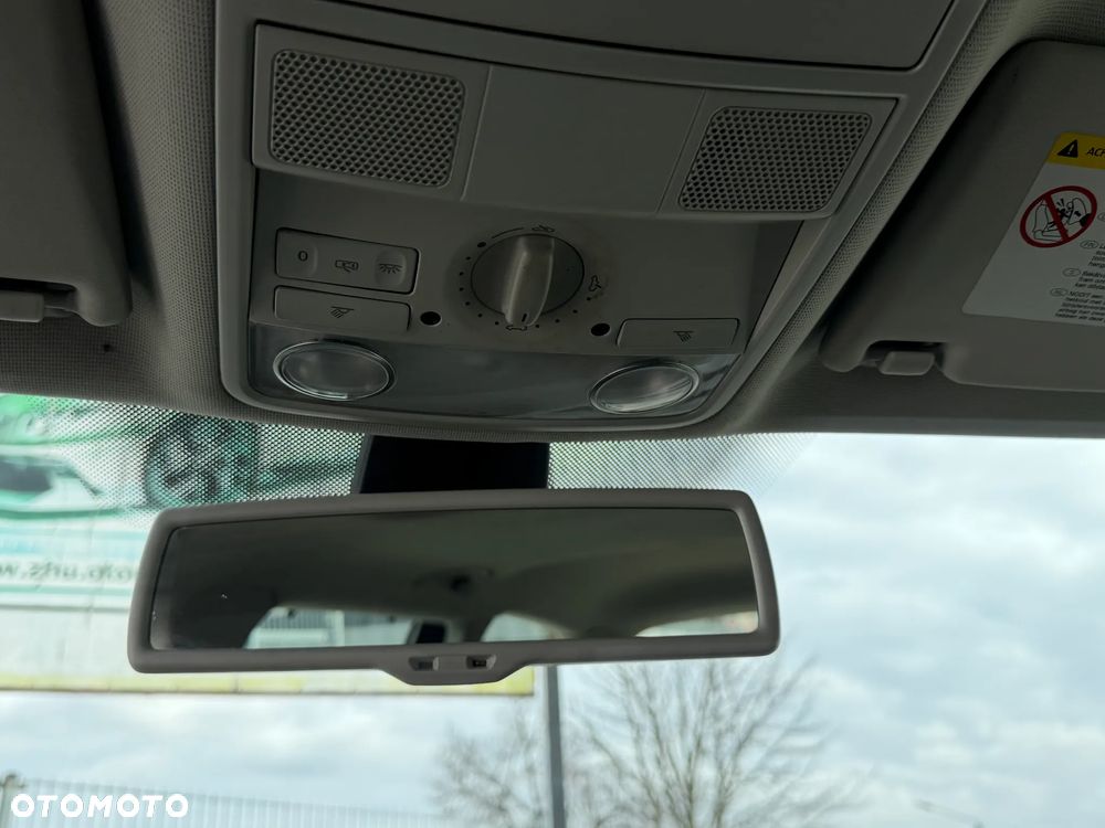 Volkswagen Passat - 25
