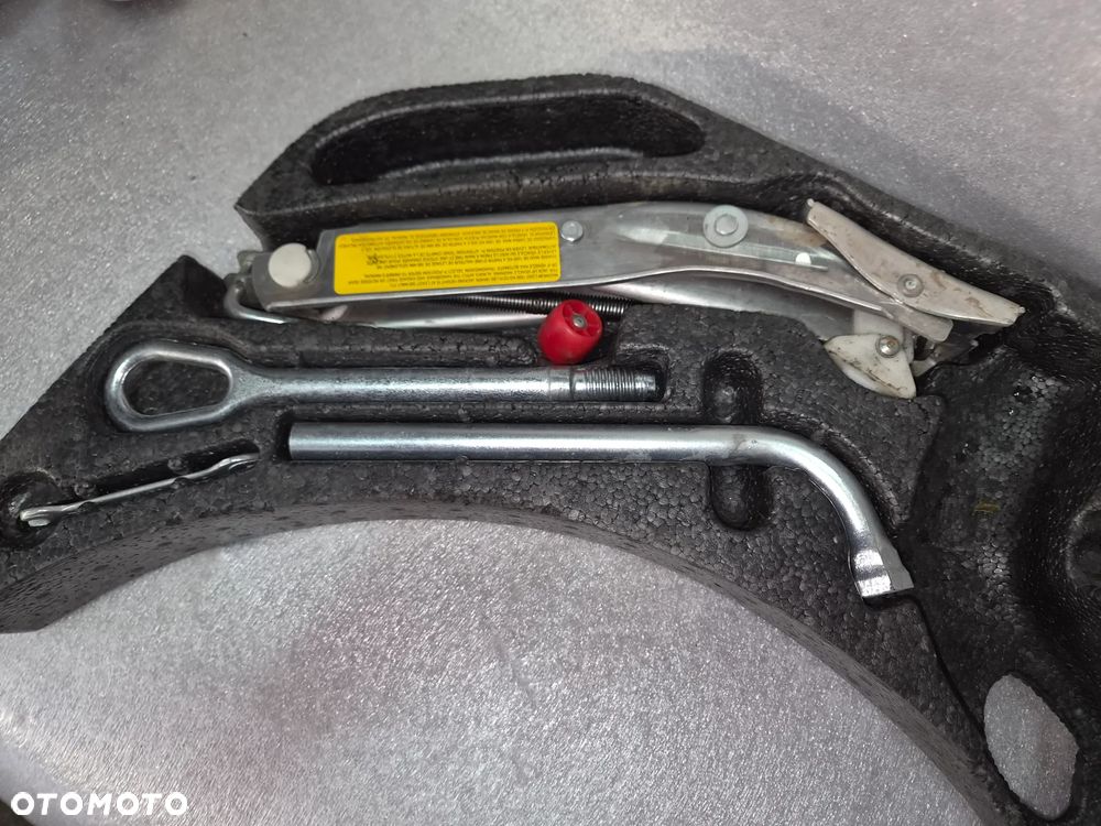 Ucho holownicze klucz lewarek Audi A8 D2 kpl - 2