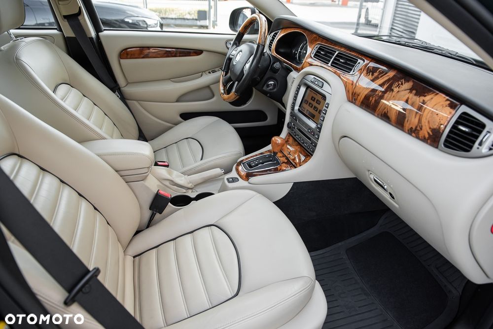 Jaguar X-Type 2.5 Executive - 29