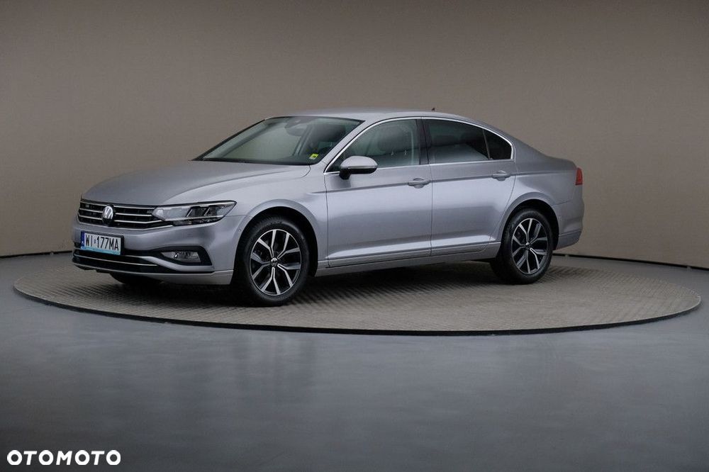 Volkswagen Passat - 1