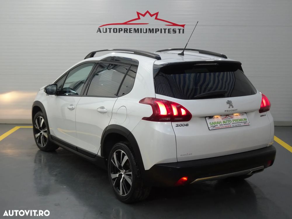 Peugeot 2008 1.2 L PureTech STT GT Line - 8