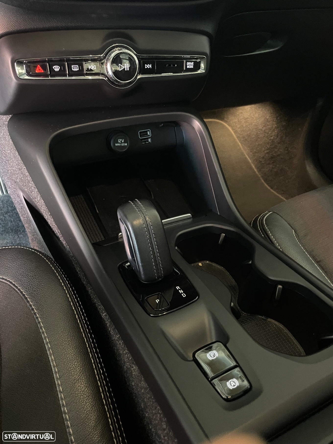 Volvo XC 40 2.0 D3 Momentum Geartronic - 21