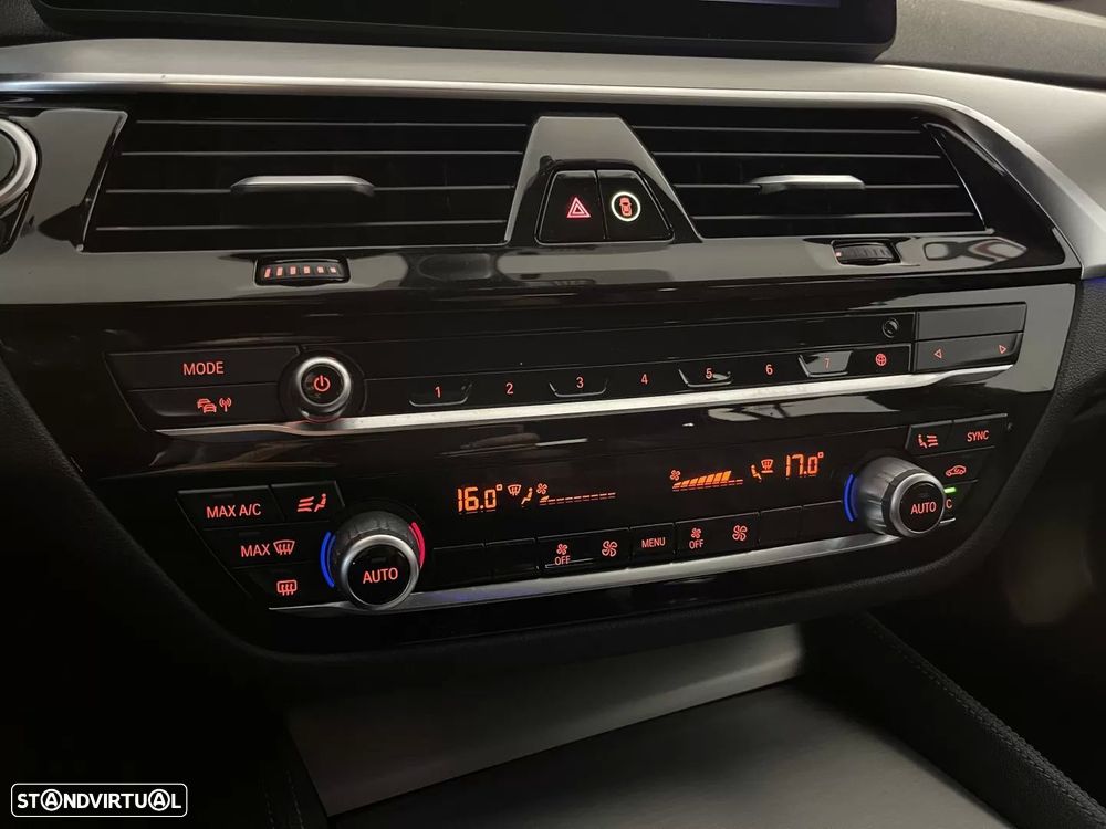 BMW 520 d Pack Desportivo M Auto - 37