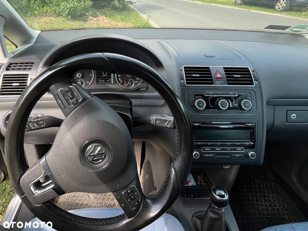 Volkswagen Touran - 8