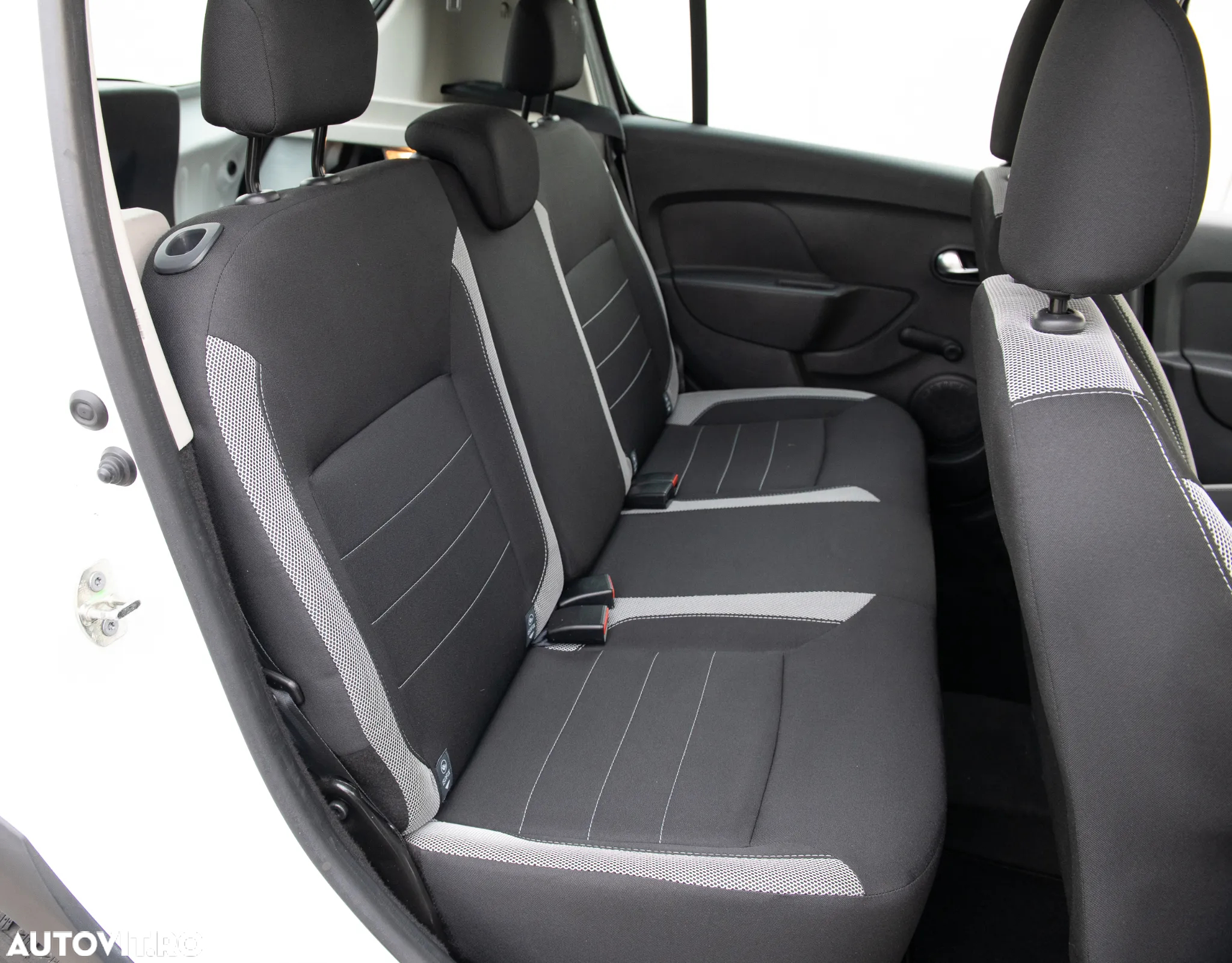 Dacia Sandero Stepway TCe 100 Celebration - 17