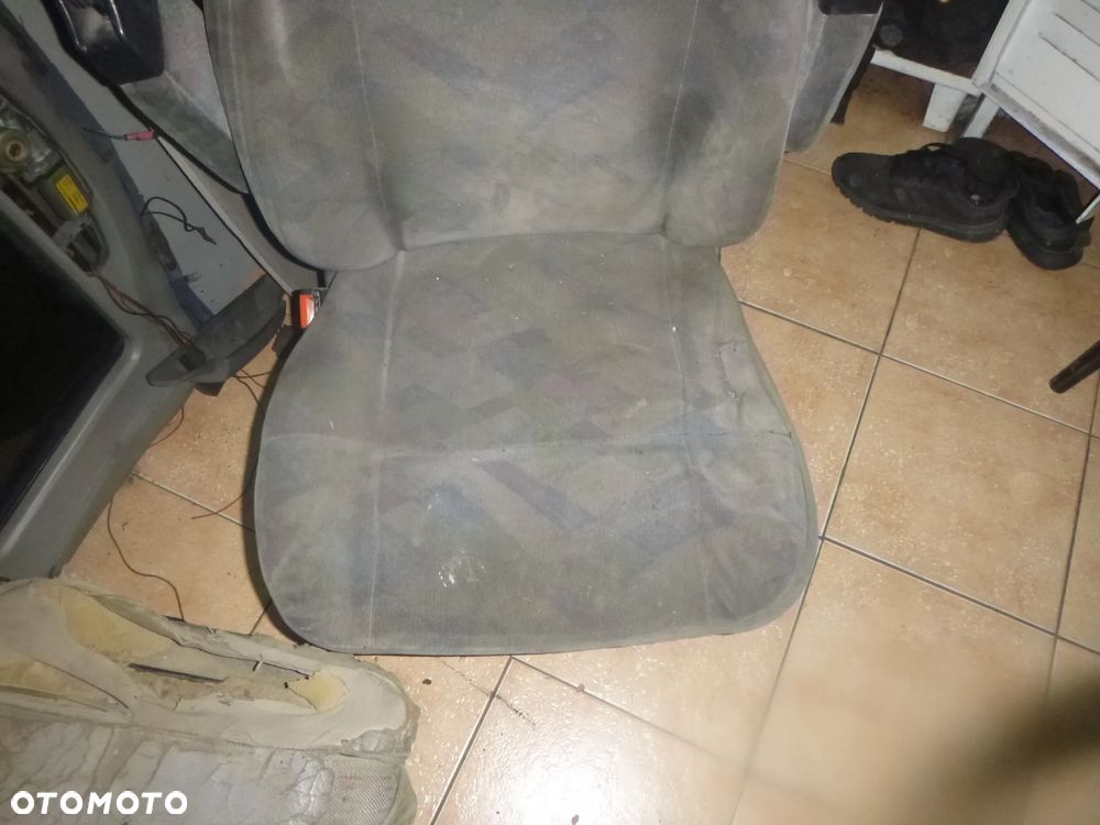 FOTEL KIEROWCY VW T4 Z PODŁOKIETNIKIEM - 4