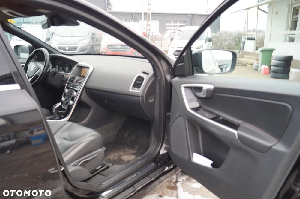 Volvo XC 60 D3 Drive-E Momentum - 25