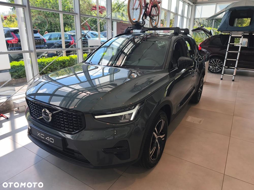 Volvo XC 40 B3 Plus Dark - 2