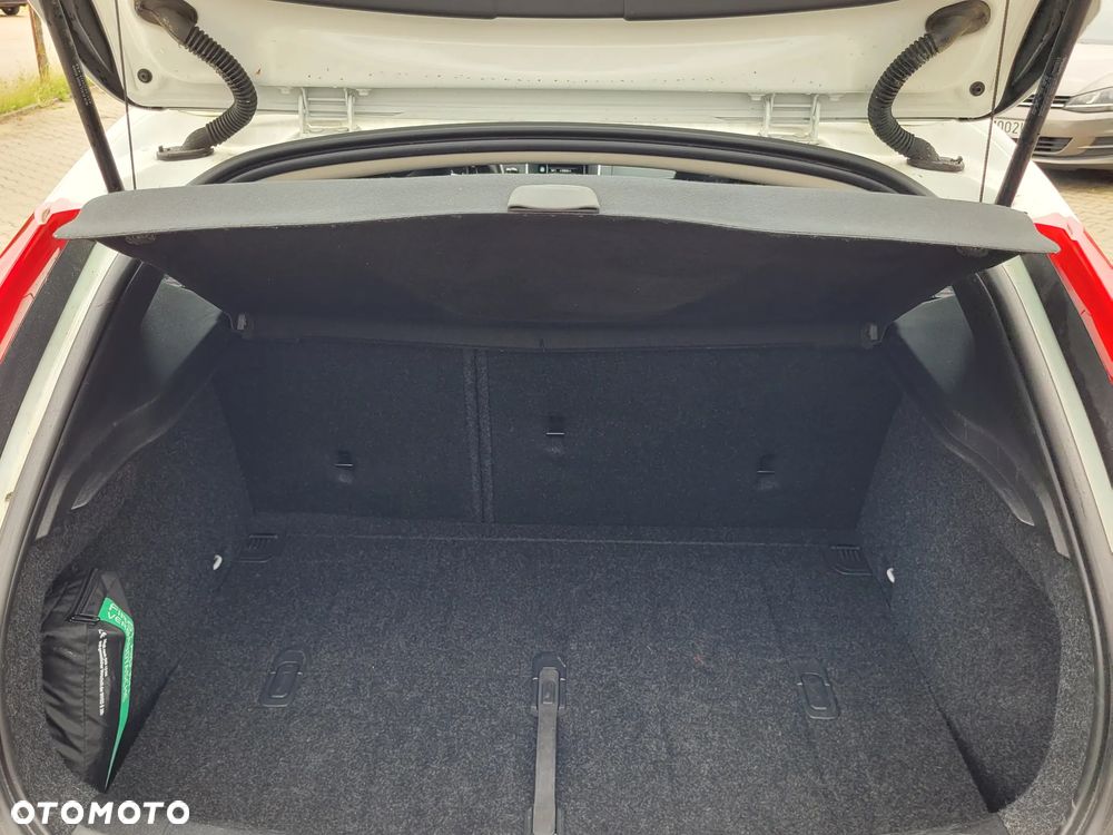 Volvo V40 Cross Country D2 Momentum - 25