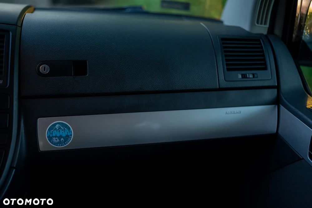 Volkswagen Multivan - 19