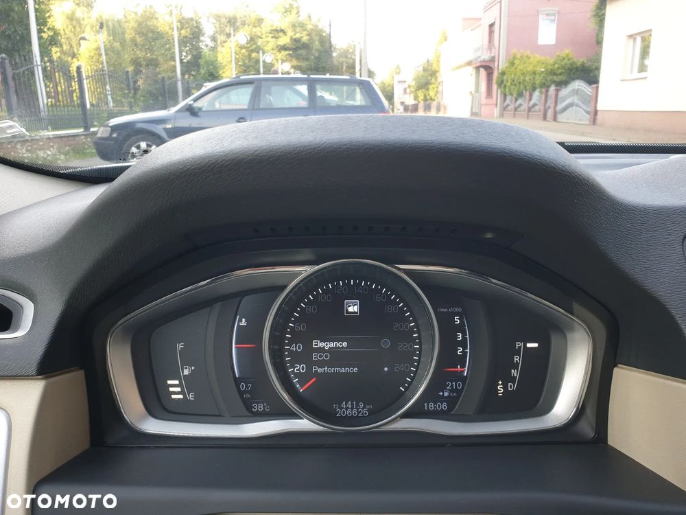 Volvo V70 D4 Geartronic Summum - 26