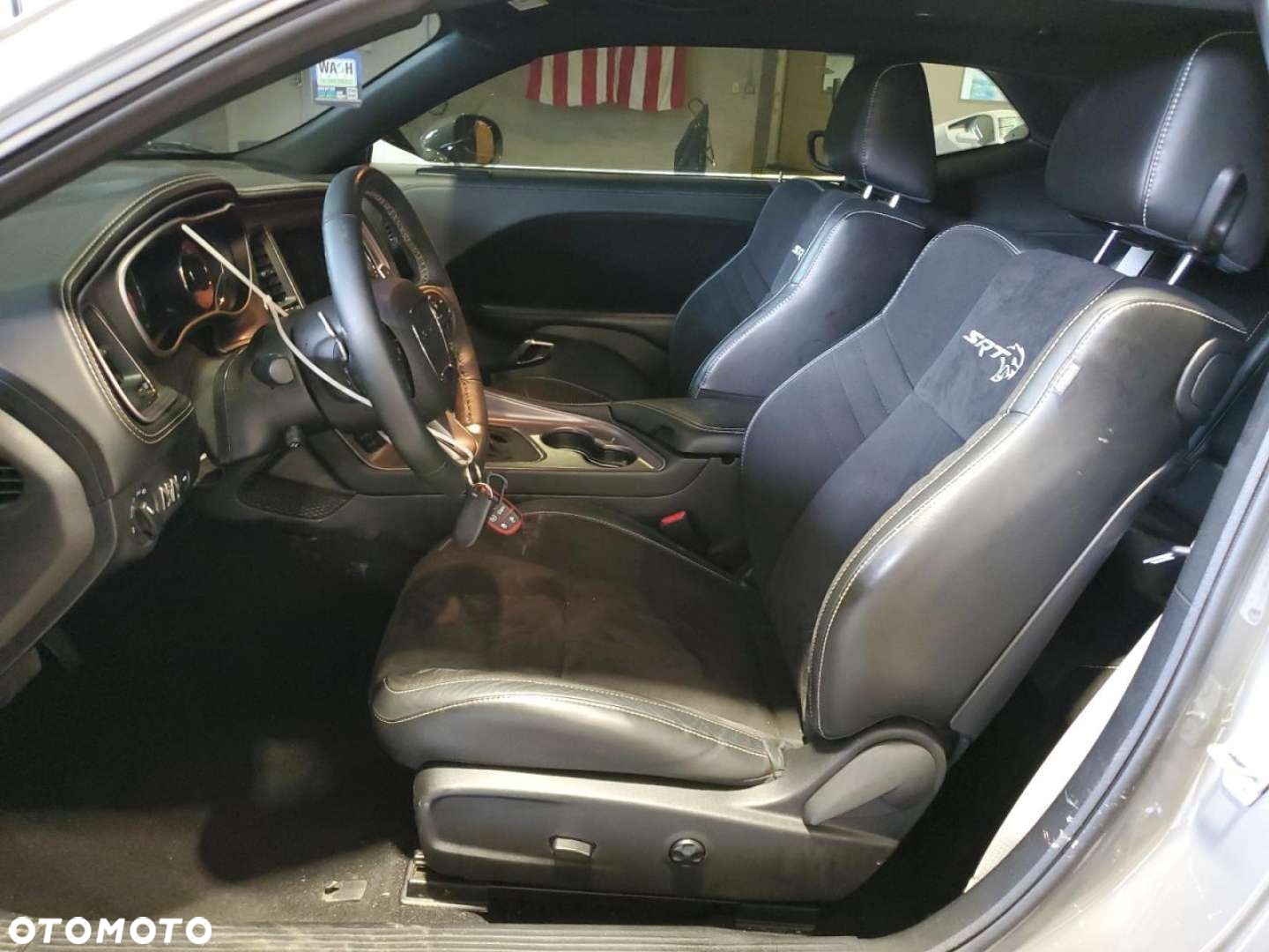 Dodge Challenger - 8