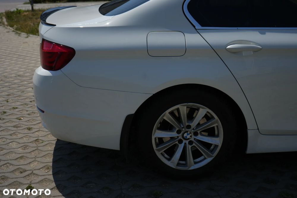 BMW Seria 5 520i - 14