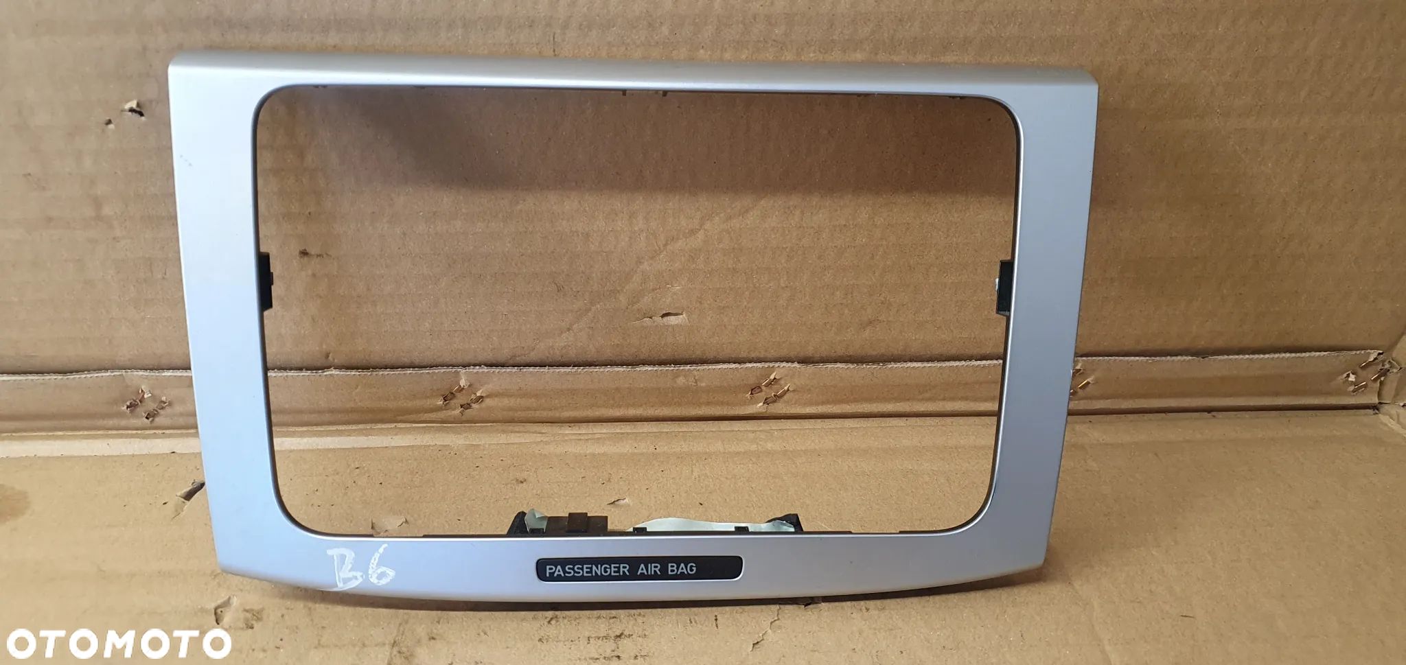 Ramka radia konsoli dekor VW Passat B6 3C0858069AE - 1