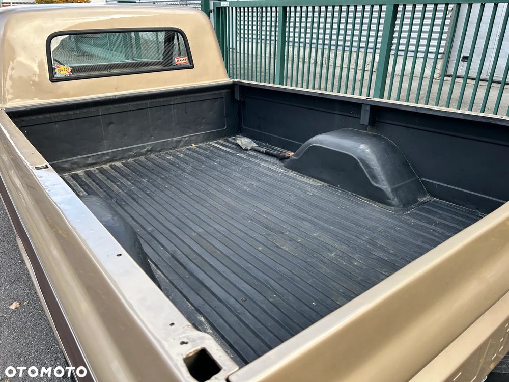 Chevrolet C-20 - 11