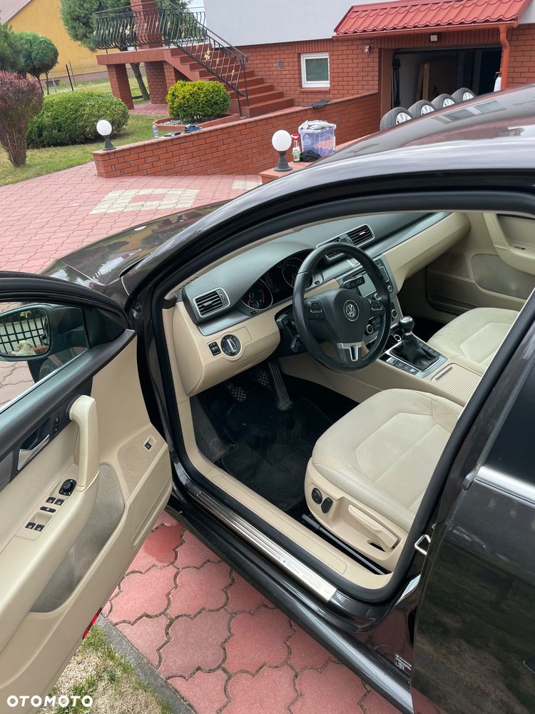Volkswagen Passat 2.0 TDI DPF Comfortline - 8
