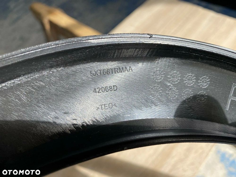 LISTWA PRAWA NA PRZEDNI BŁOTNIK JEEP CHEROKEE WK2 5XT68TRMAA NOWA ORYGINAŁ - 3