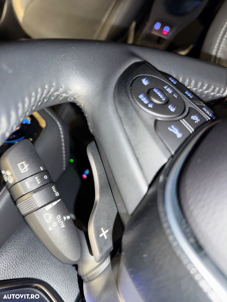 Toyota Corolla 2.0 HSD Exclusive Plus GR Sport Bi-Tone - 30