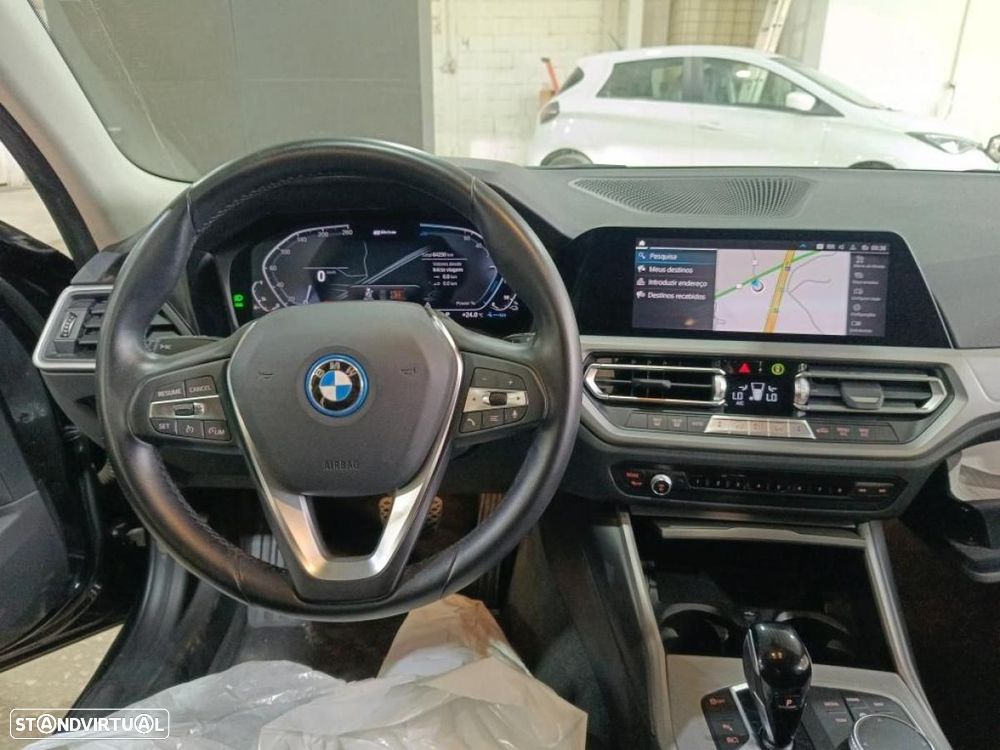 BMW 330 e Auto - 4