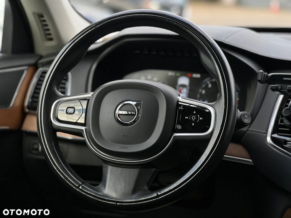 Volvo XC 90 - 23