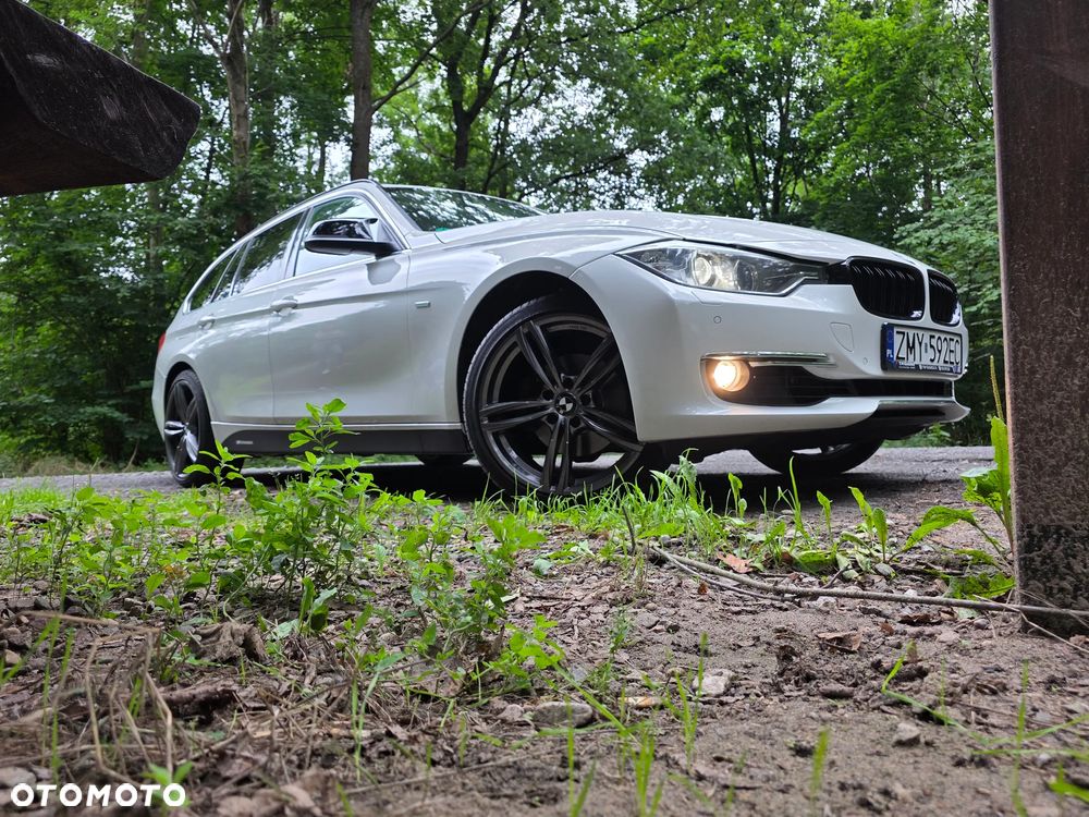 BMW Seria 3 320d Touring Luxury Line - 14