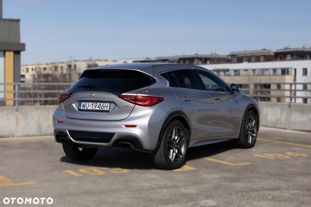 Infiniti Q30 - 6